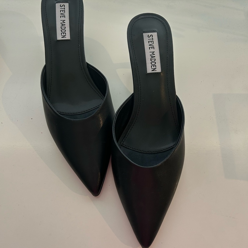 NWOT Steve Madden Black Heeled Mule